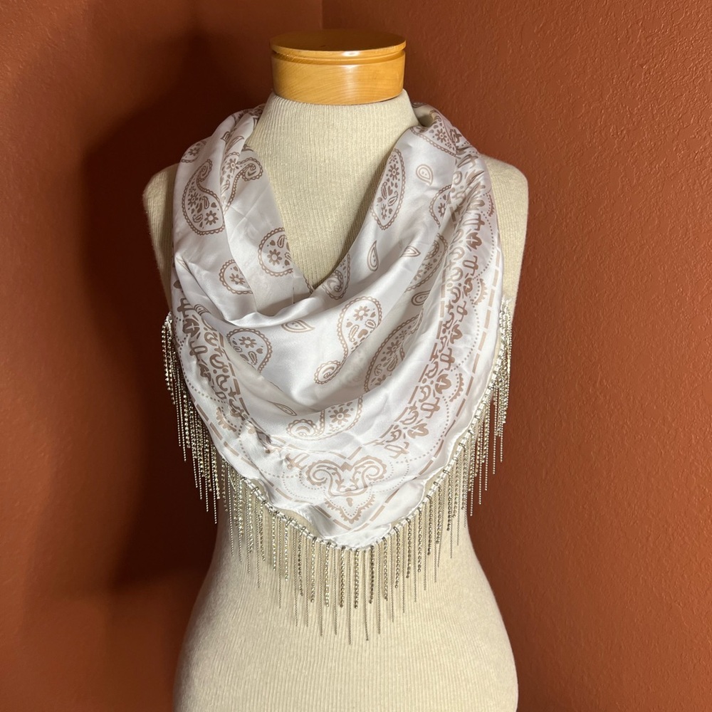 Chic Paisley Scarf with Fringe
